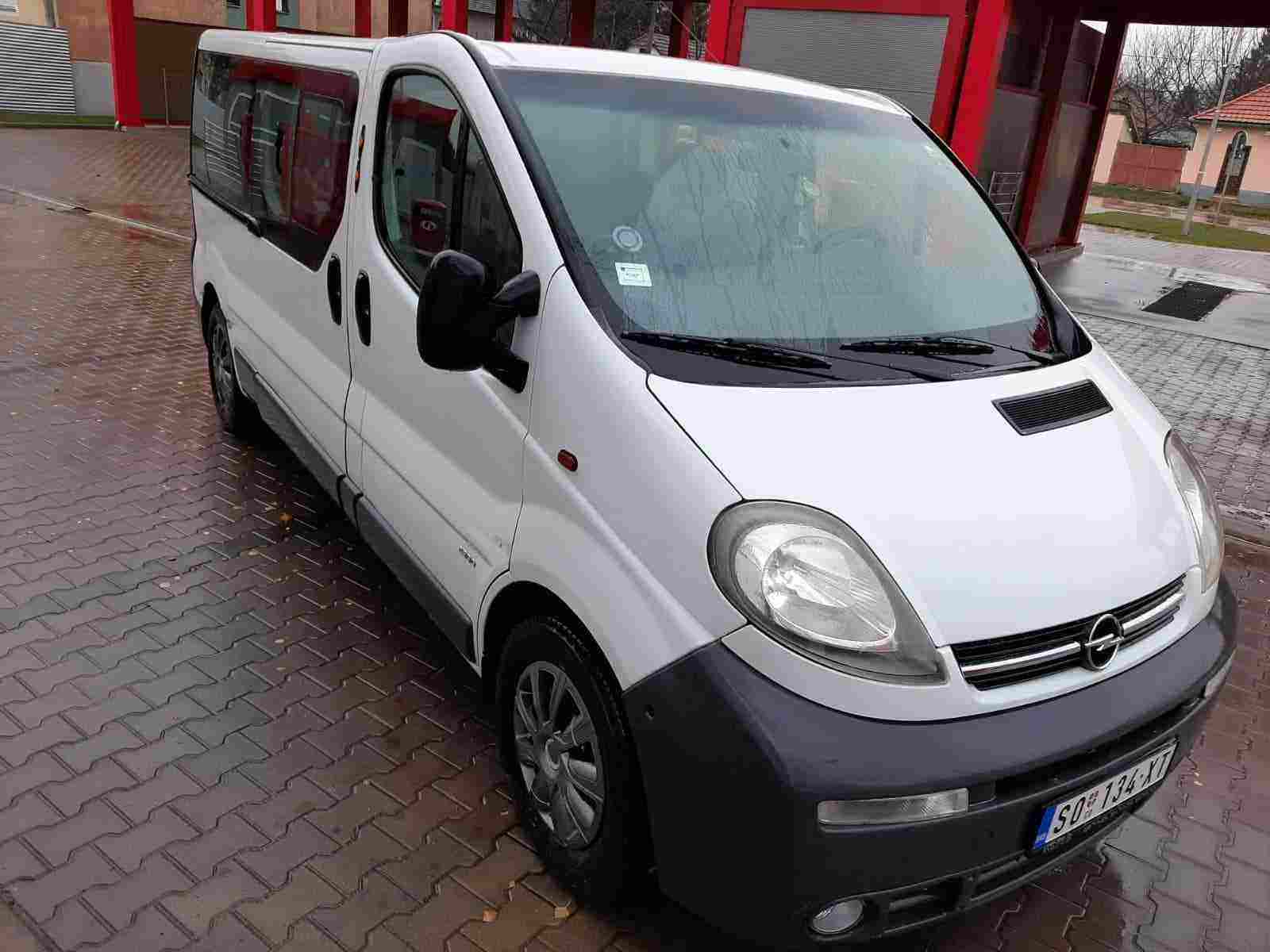 Kombi bele boje za prevoz putnika