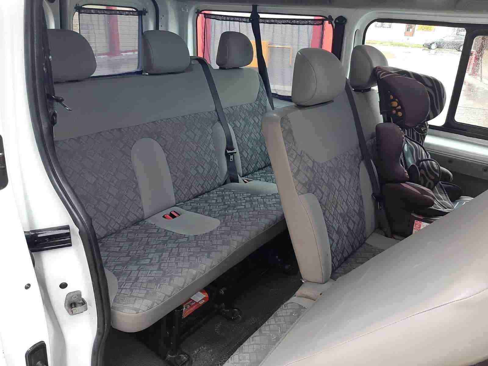 Dva reda sedišta u kombiju